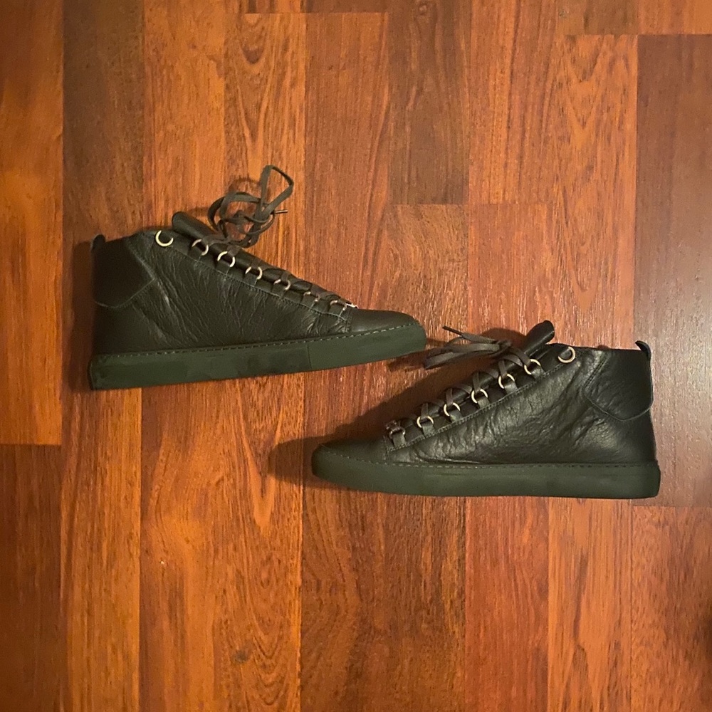 Balenciaga Men’s Leather Sneakers - Picture 7 of 13